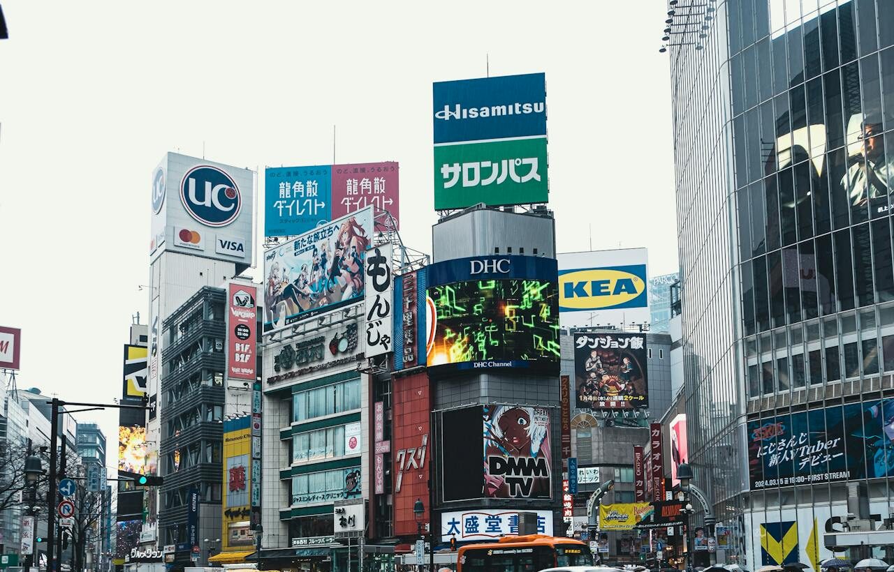 Billboard Advertising in Emerging Markets: Opportunities and Challenges